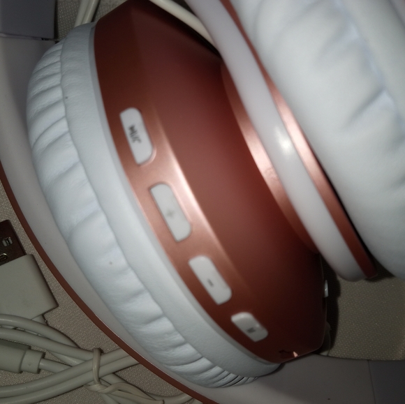 🆕✨ ZHINO✨ Rose gold headset🎧 with warranty 🎯 - Picture 4 of 9